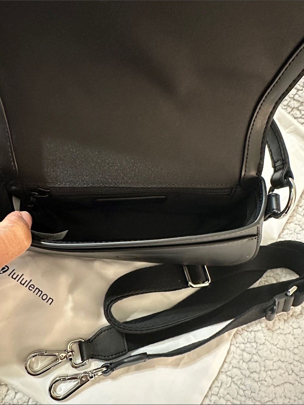 lululemon athletica Leather Alternative Mini Bag 1.2 L - Picture 6 of 12